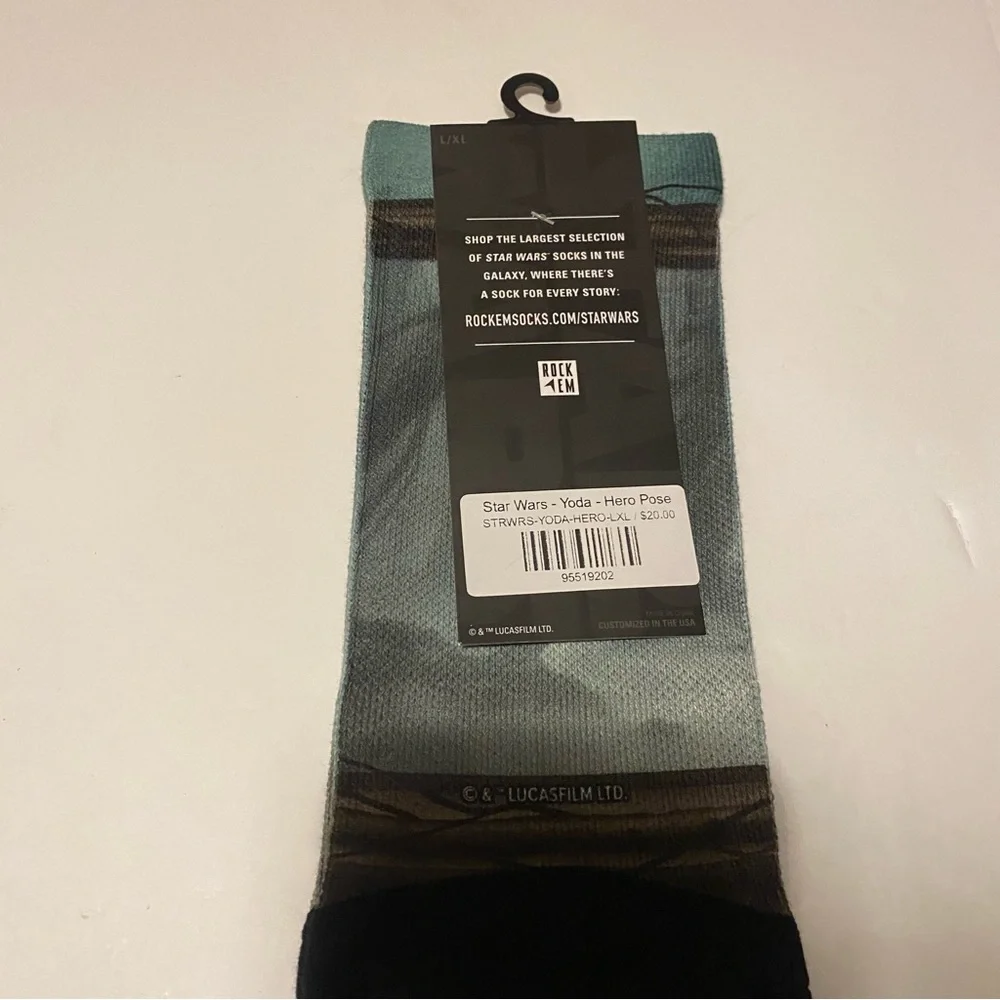 New NWT men’s Yoda Star Wars long socks L/XL black green